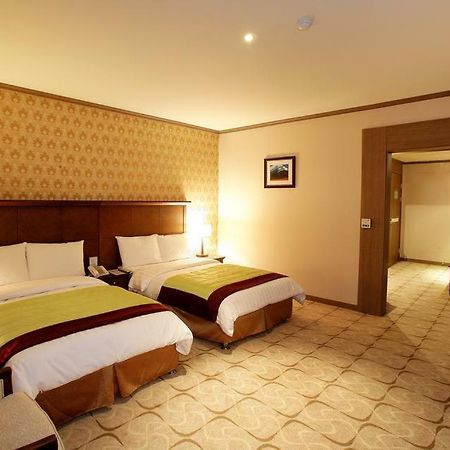 Sunjin Grand Hotel Улан-Батор Экстерьер фото