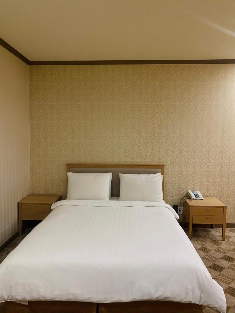Sunjin Grand Hotel Улан-Батор Экстерьер фото