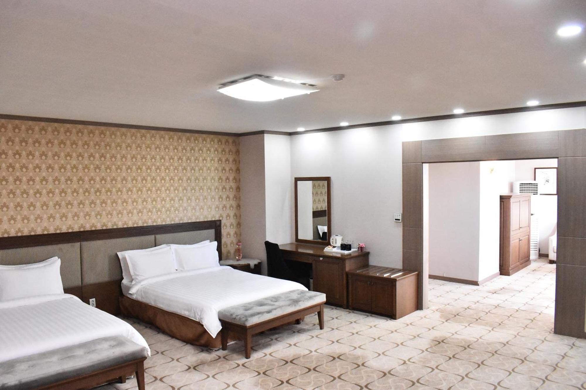 Sunjin Grand Hotel Улан-Батор Экстерьер фото