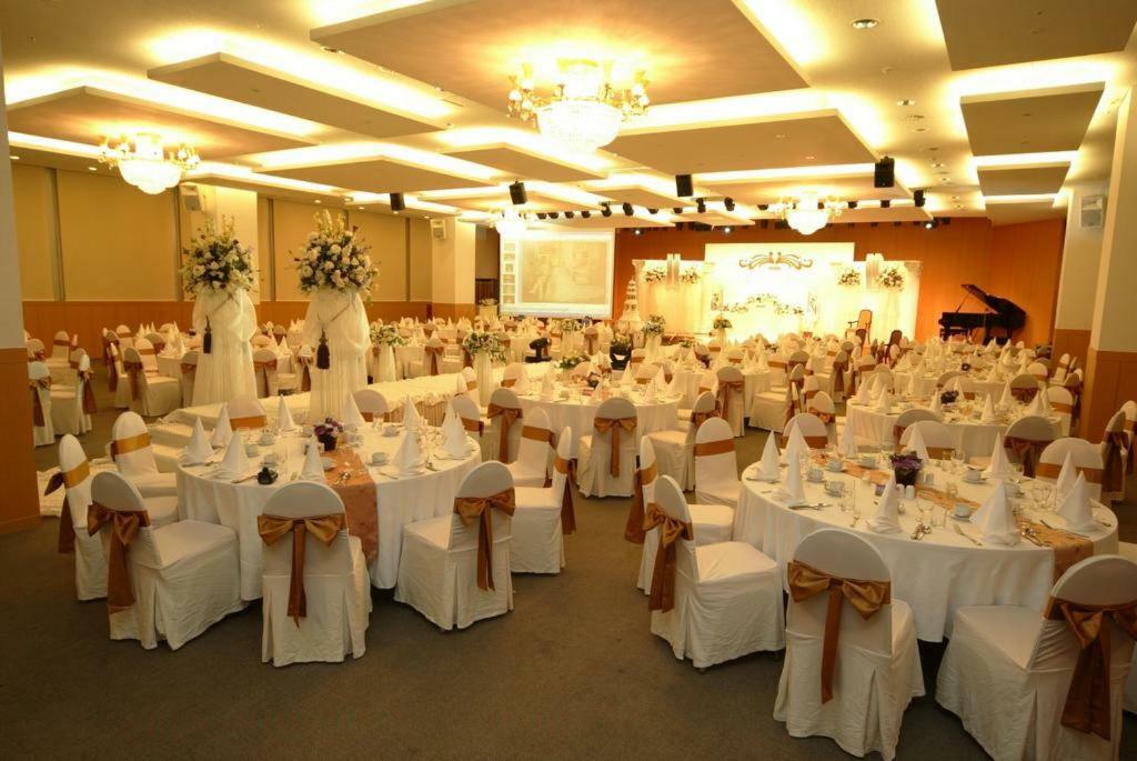 Sunjin Grand Hotel Улан-Батор Экстерьер фото