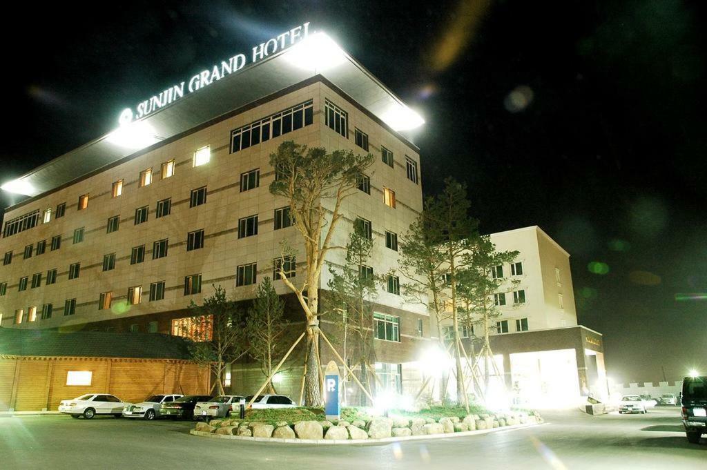 Sunjin Grand Hotel Улан-Батор Экстерьер фото